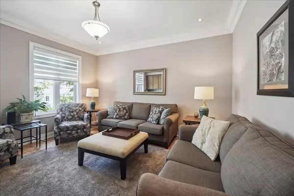 Oakville, ON L6K 2Z5,99 Brant ST S #7