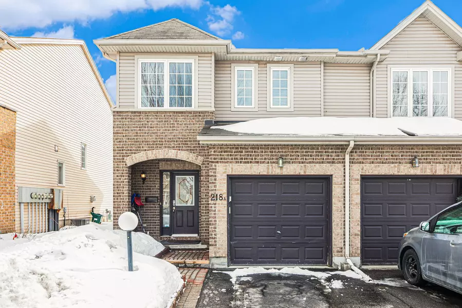 218 Claridge DR #A, Barrhaven, ON K2J 5G8