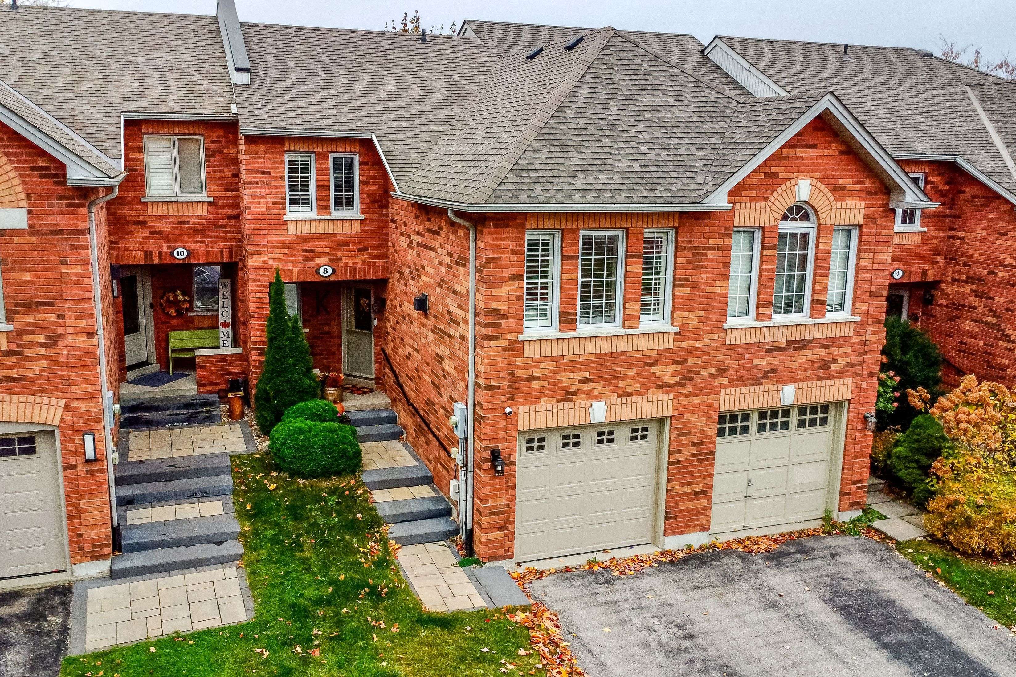 Barrie, ON L4N 8N1,8 Bailey CT