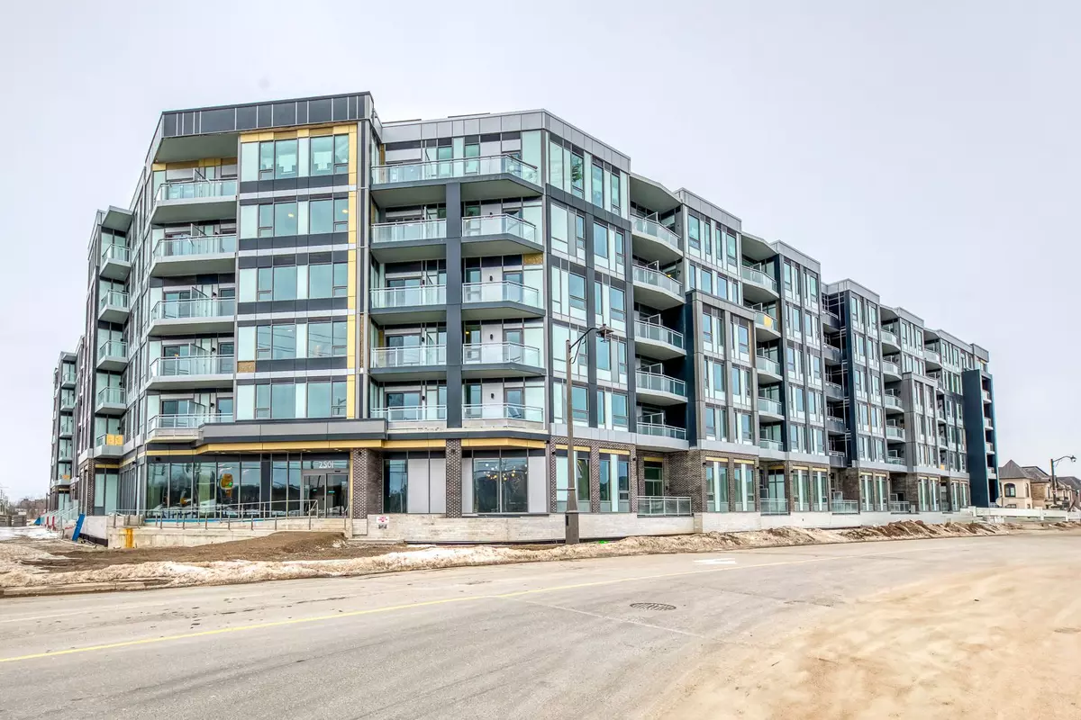 Oakville, ON L6M 5N2,2501 Saw Whet BLVD #136