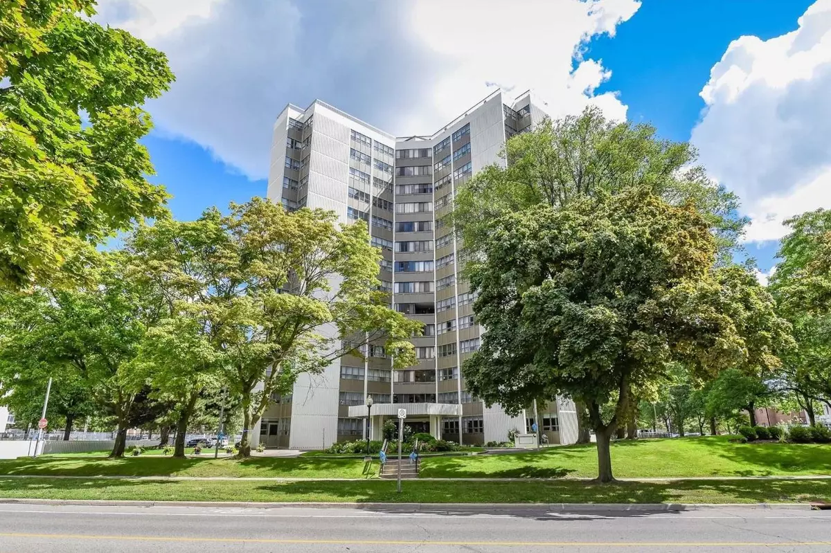 Mississauga, ON L5B 1R6,2323 Confederation Pkwy #1003