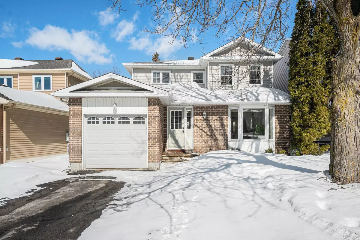 Barrhaven, ON K2J 2X2,16 Weybridge DR