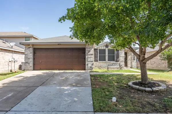 1973 Lariat Drive, Fort Worth, TX 76247