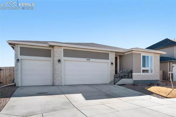 3430 Bella Luna DR, Pueblo, CO 81001