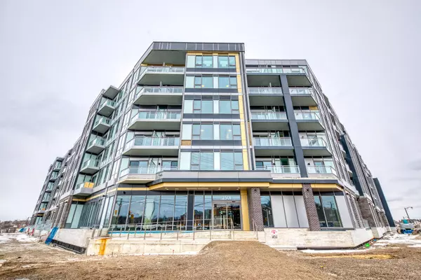 Oakville, ON L6M 5N2,2501 Saw Whet BLVD #136