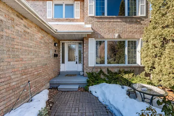 Oakville, ON L6H 3X6,521 Golden Oak DR