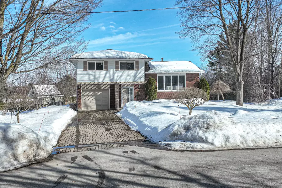 362 Harmon RD, Orillia, ON L3V 2H2