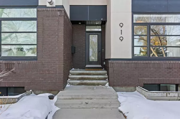 Calgary, AB T2E 5L8,919 Rundle CRES Northeast