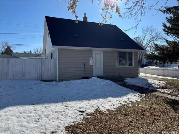 37 Coteau STREET W, Moose Jaw, SK S6H 5C2