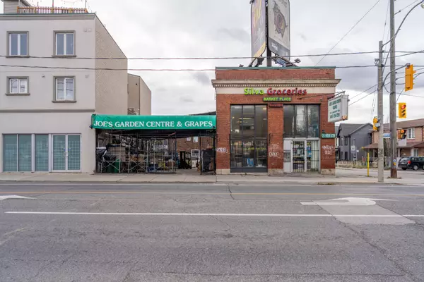 Toronto W03, ON M6M 1C1,1921 Davenport RD