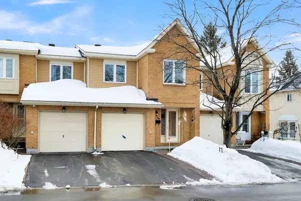 4B Maple Ridge CRES W, Barrhaven, ON K2J 3K8