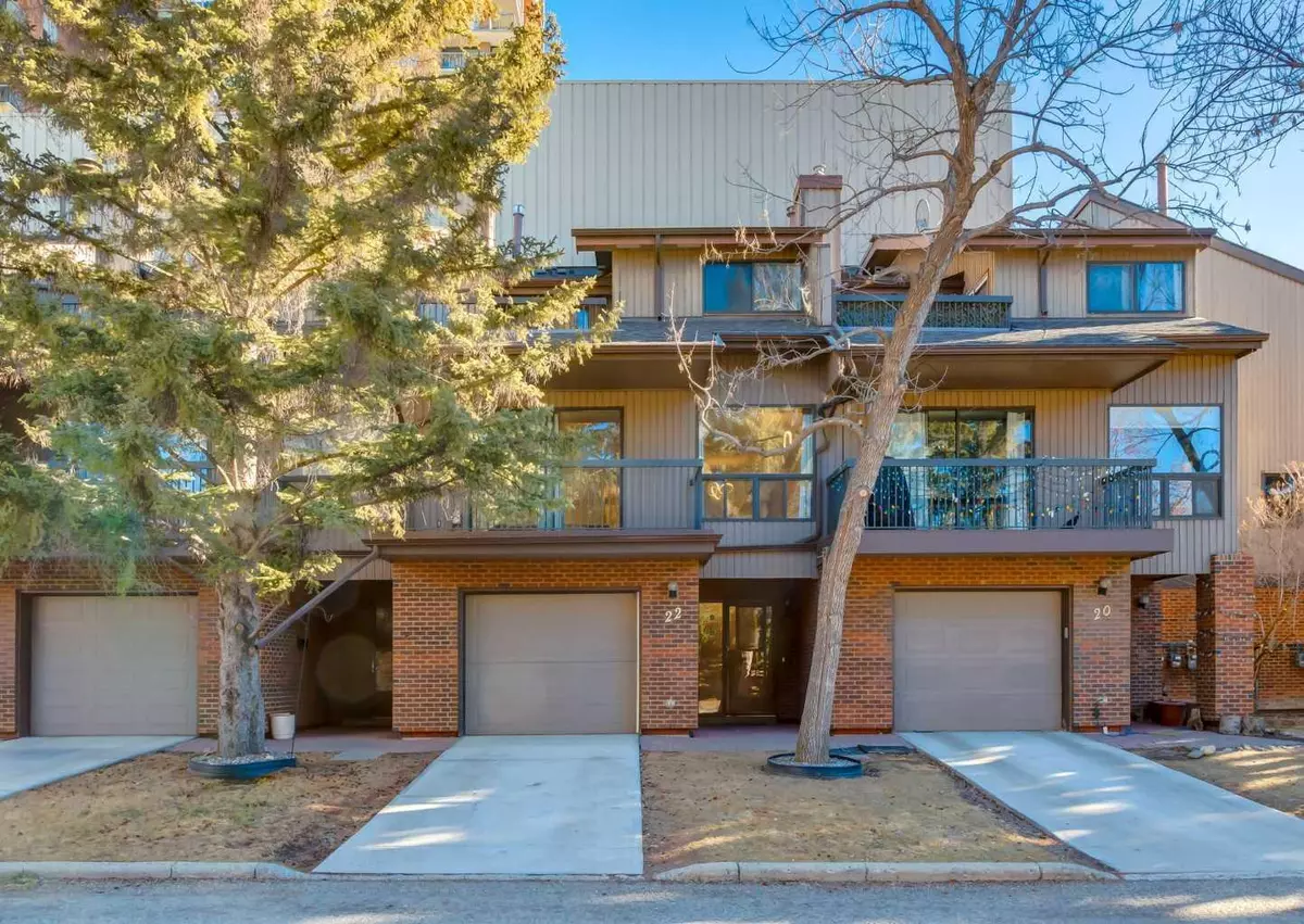 Calgary, AB T3B 5B4,22 Point Mckay CRES NW