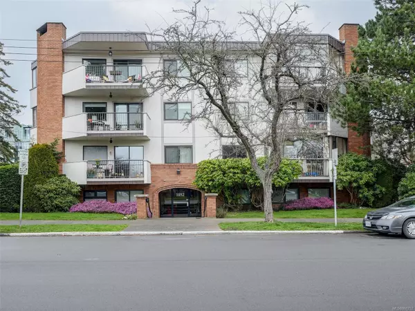 1052 Rockland Ave #304, Victoria, BC V8V 3H5