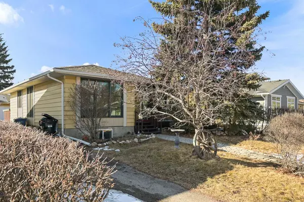 119 Bow Green CRES Northwest, Calgary, AB T3B 4R7