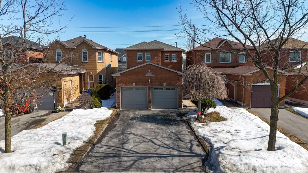 92 Hartrick PL, Whitby, ON L1R 2C3