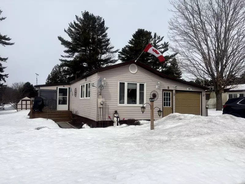 35 Evergreen LN, Mcnab/braeside, ON K0A 3L0