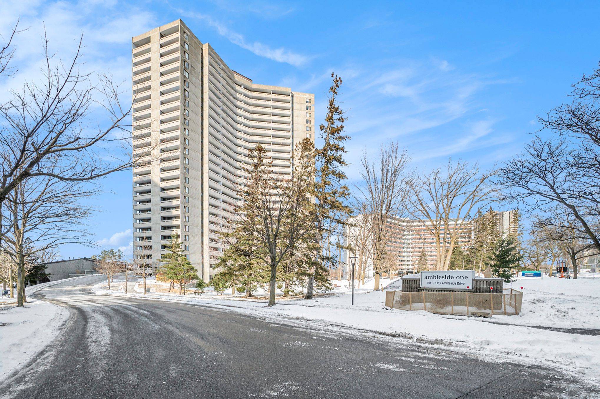 Woodroffe, ON K2B 8C8,1081 Ambleside DR #1412