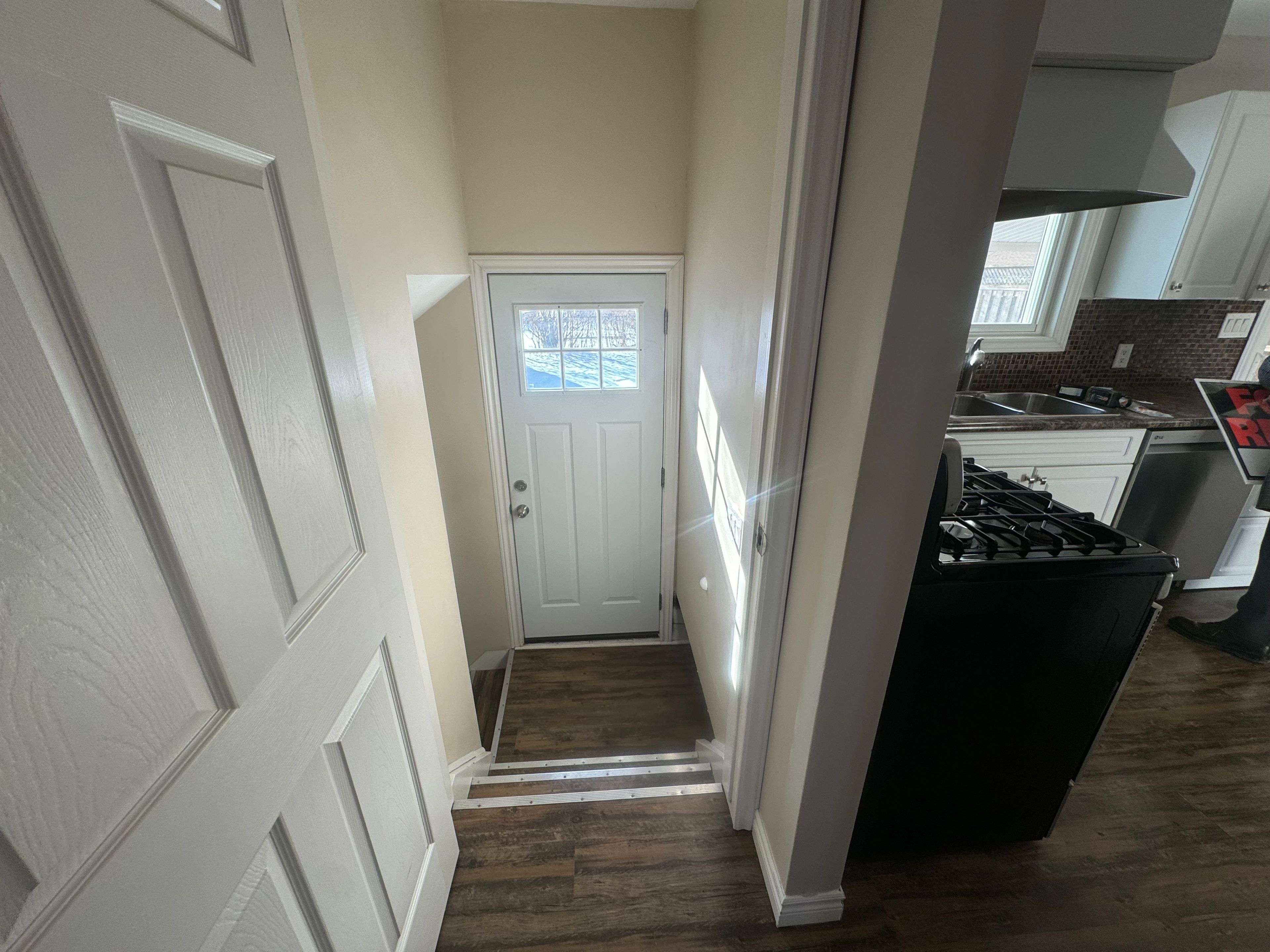 Niagara Falls, ON L2G 5E8,6619 Argyll CRES #BASEMENT