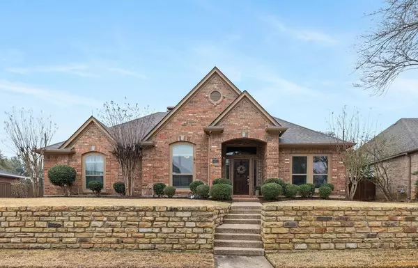 825 Shorewood Drive,  Coppell,  TX 75019