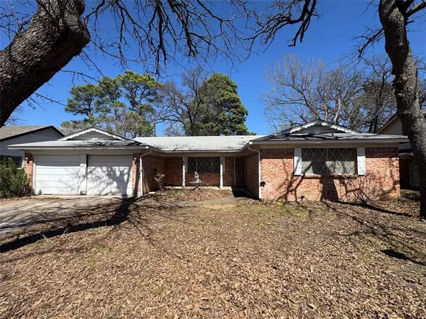 3605 Falcon Drive, Forest Hill, TX 76119