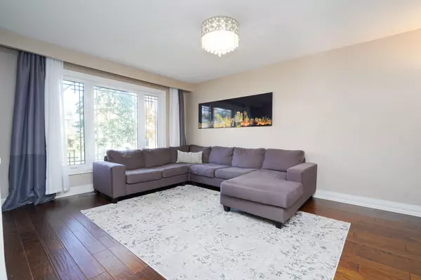 Oakville, ON L6H 1E9,220 Overton PL