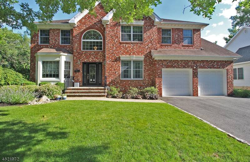 3 Reading Ct, Metuchen Boro, NJ 08840