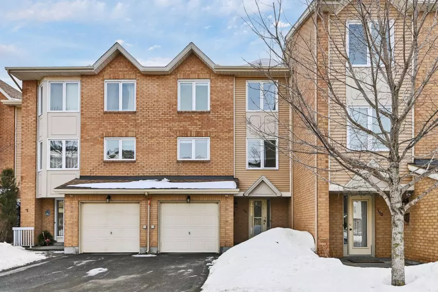 11 Maple Ridge CRES #C, Barrhaven, ON K2J 3L3