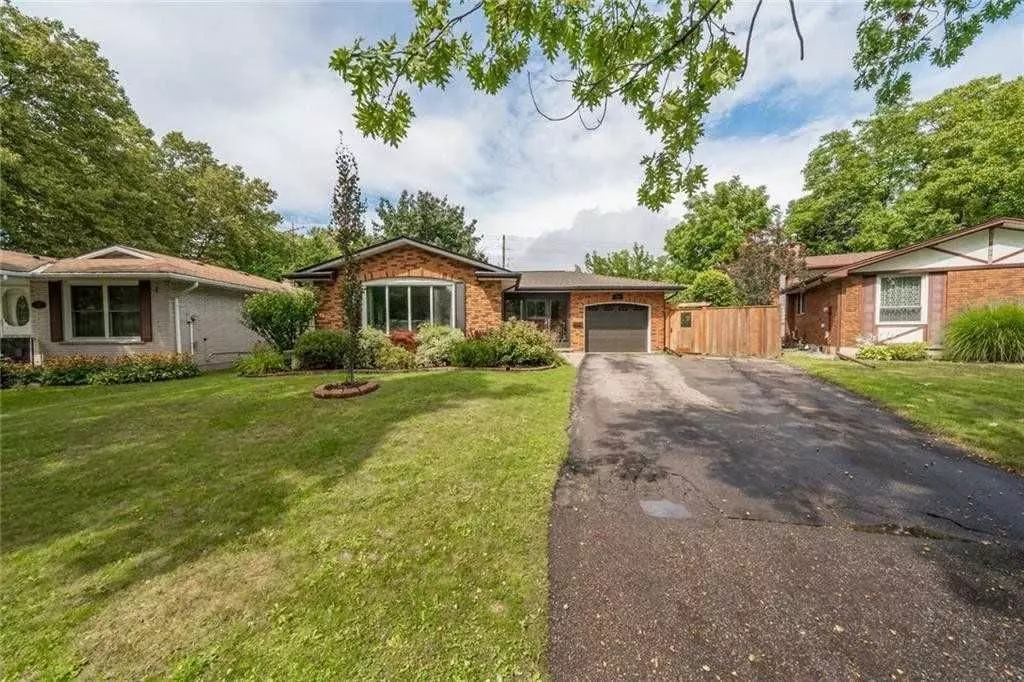 Niagara Falls, ON L2E 5W5,7253 Thornhill CRES