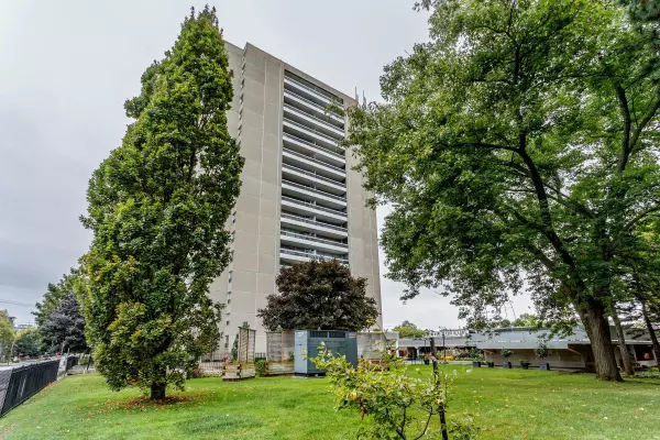 Oakville, ON L6L 5K1,2263 MARINE DR #1006