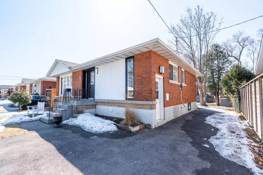 1232 Homewood DR, Burlington, ON L7P 2M4