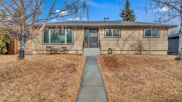 4212 5 AVE Southwest, Calgary, AB T3C 0C3