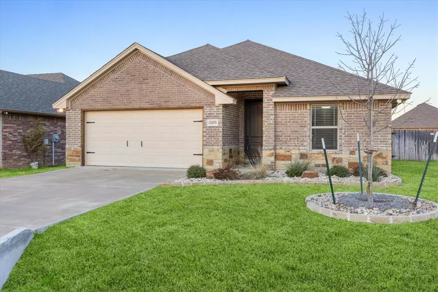 3205 Mccoy Lane, Granbury, TX 76049