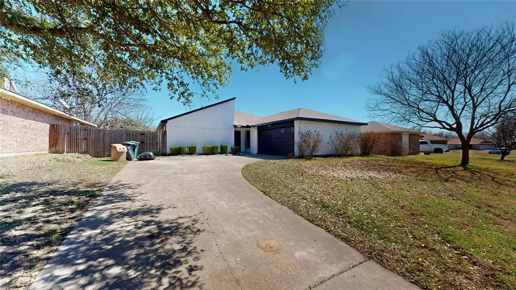 105 Flaxseed Lane, Fort Worth, TX 76108