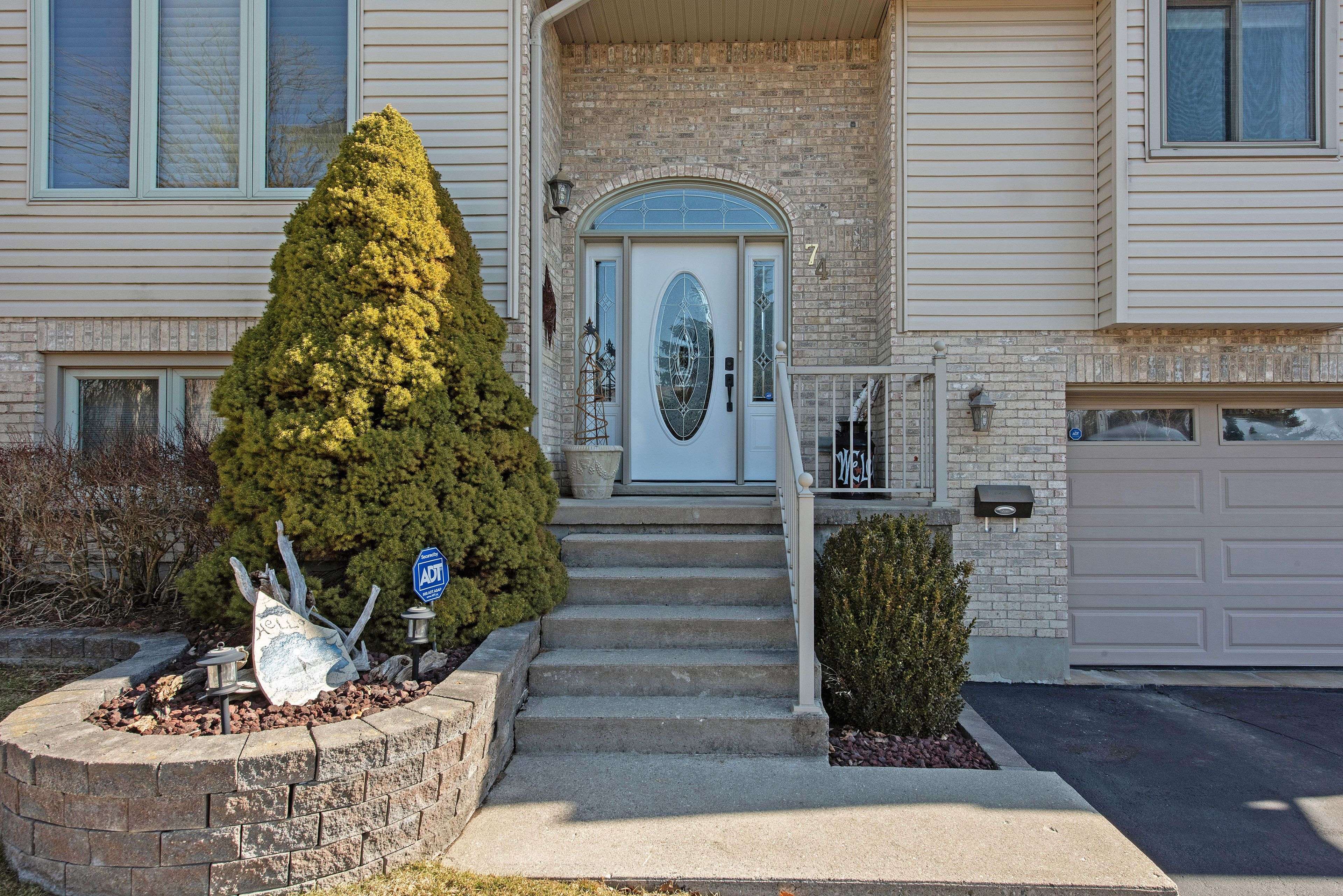 Thames Centre, ON N0L 1G3,74 Village Gate DR