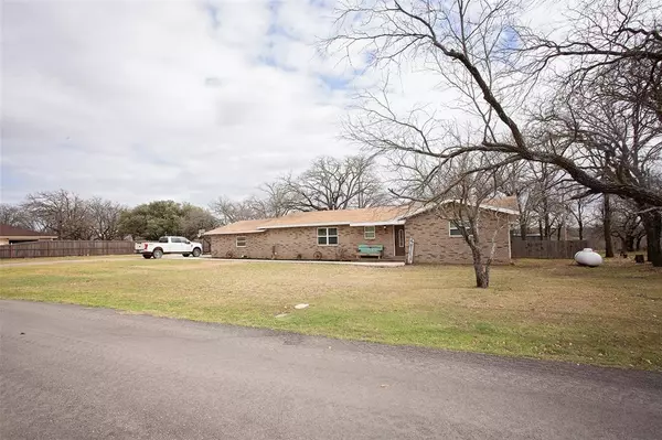 163 Rambling Oaks Road, Graham, TX 76450