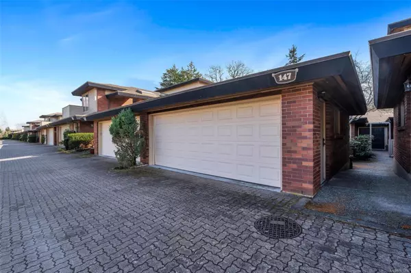 Oak Bay, BC V8P 5M8,2345 Cedar Hill Cross Rd #147