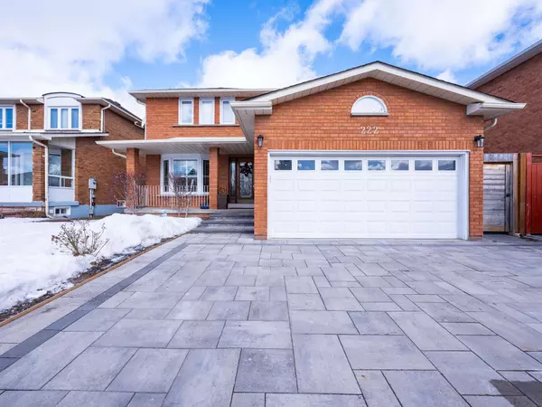 222 Chancellor DR, Vaughan, ON L4L 7M2