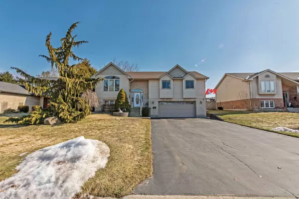 74 Village Gate DR, Thames Centre, ON N0L 1G3