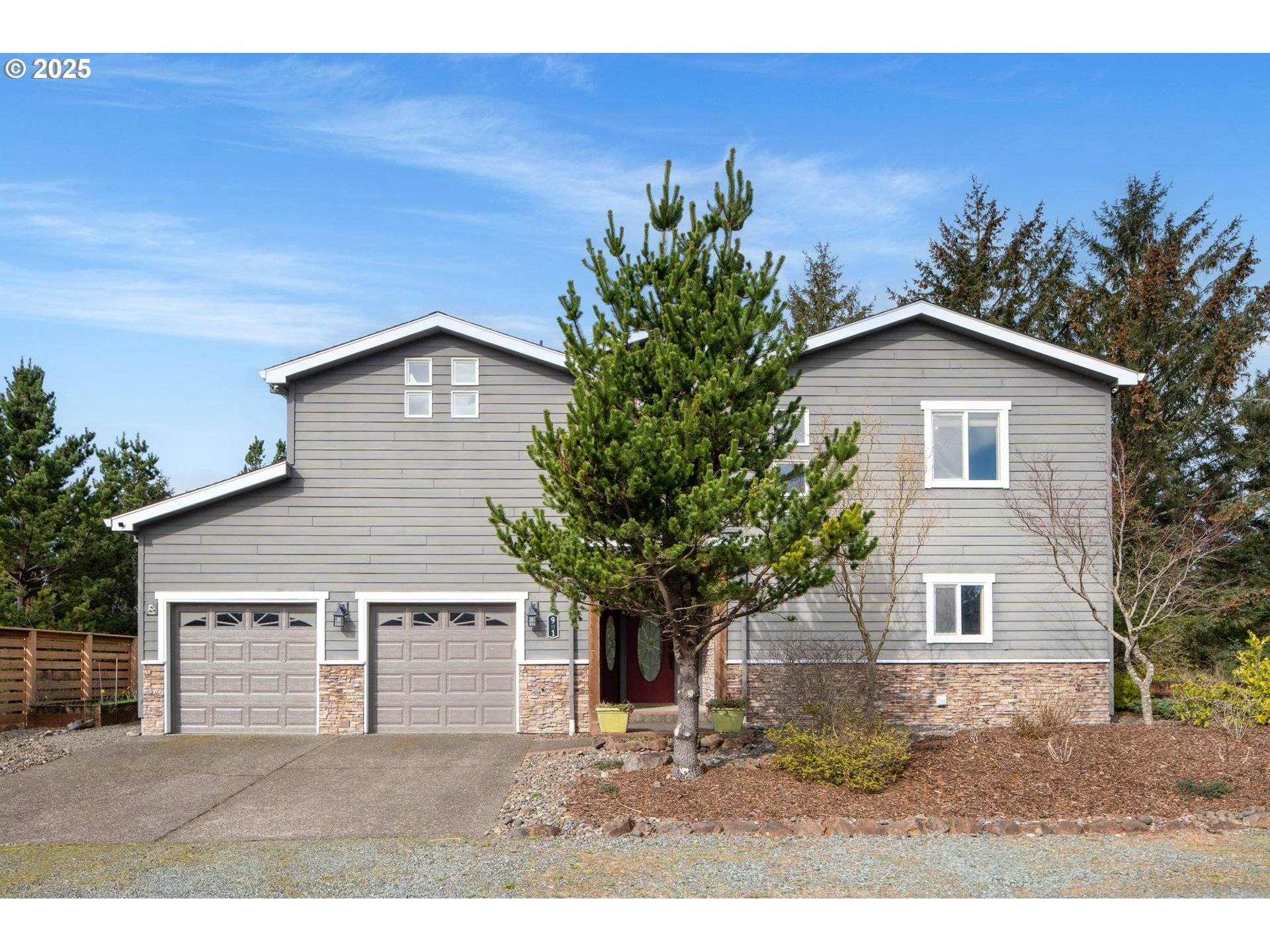 901 Fairway CT, Manzanita, OR 97130