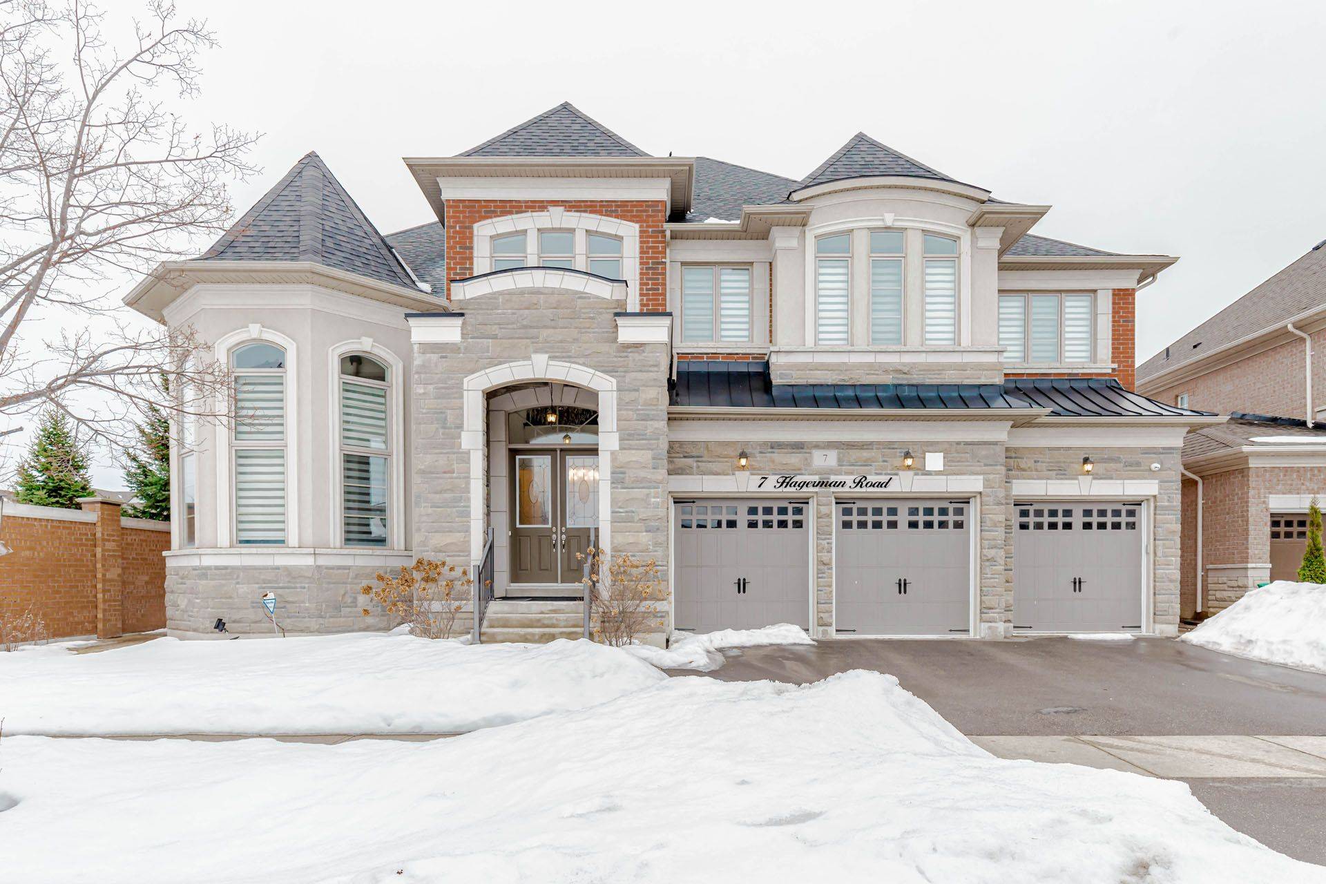 7 Hagerman RD, Brampton, ON L6P 4C1