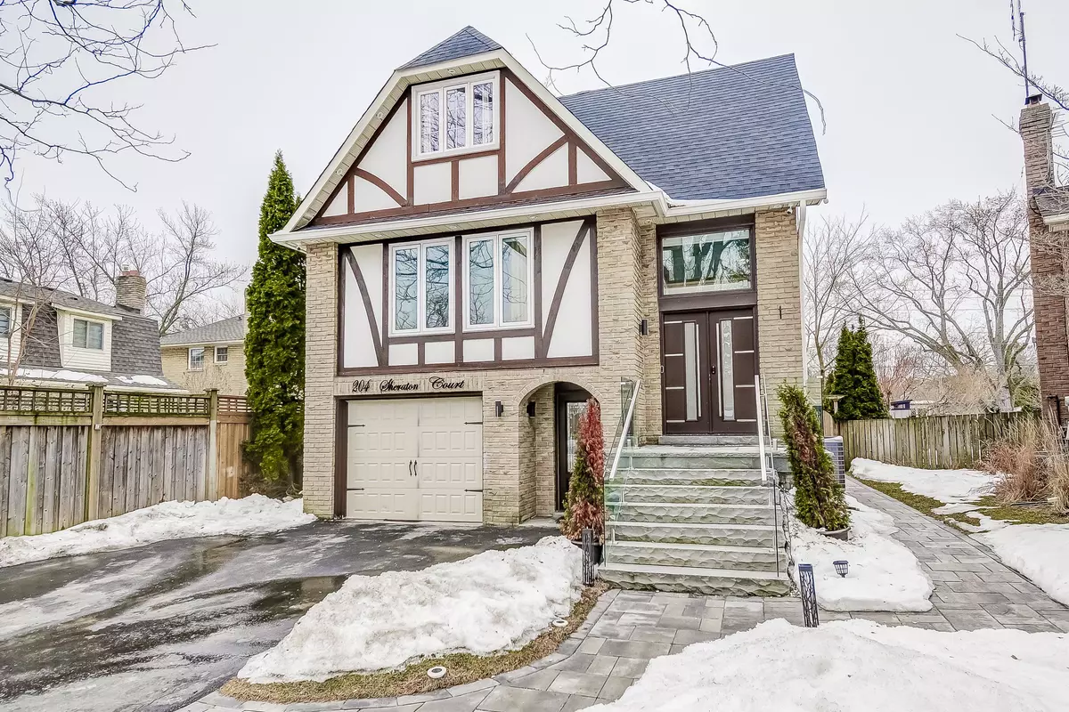 Oakville, ON L6L 5N3,204 Sheraton CT