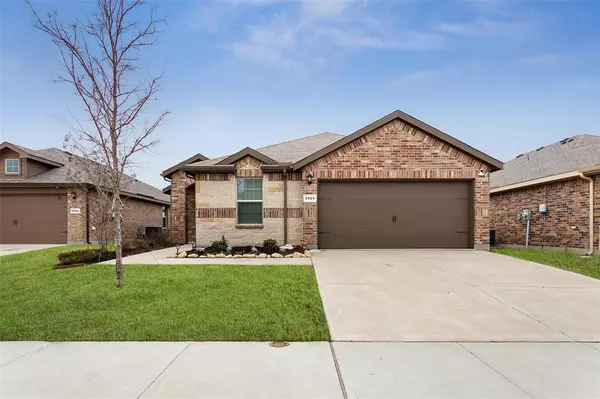 8909 High Stirrup Lane, Fort Worth, TX 76131