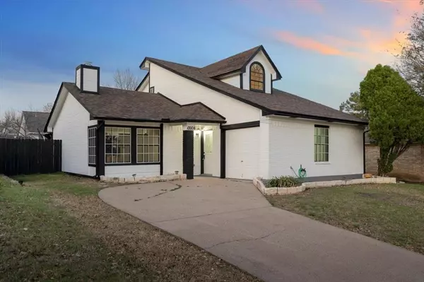 10004 Pack Saddle Trail, Fort Worth, TX 76108