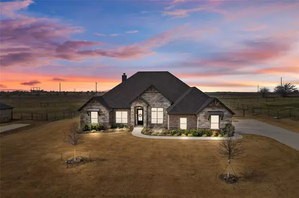 819 Alto Bonito Court, Godley, TX 76044