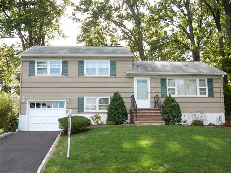 28 EXETER RD, Clark Twp., NJ 07066