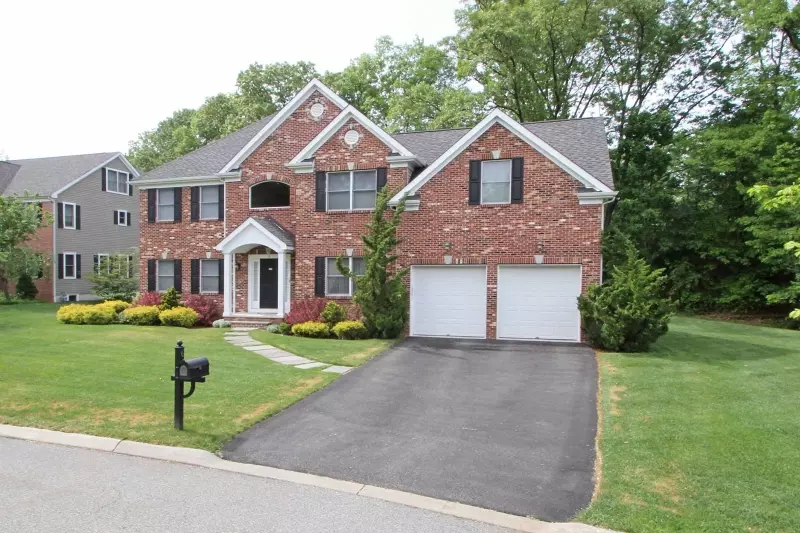 6 Bridle Ct, Mountain Lakes Boro, NJ 07046