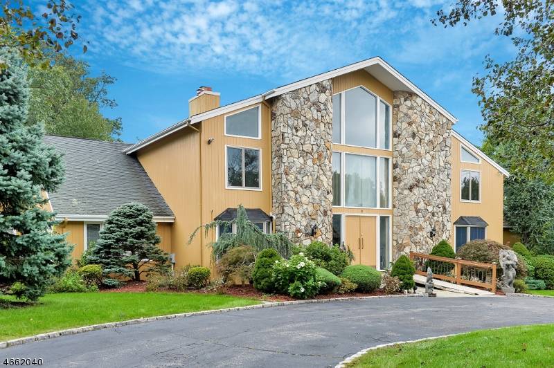 30 Aspen Dr, Livingston Twp., NJ 07039