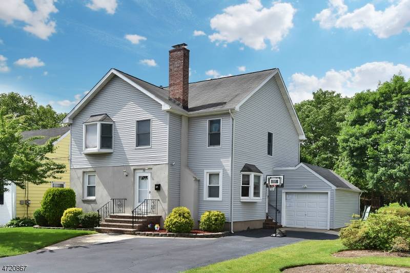 39 Peek St, Rochelle Park Twp., NJ 07662