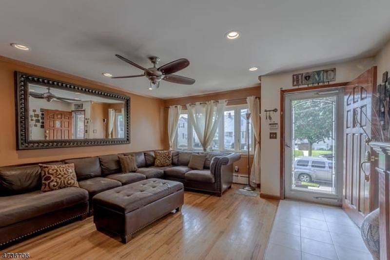 26 N Whittier St, Carteret Boro, NJ 07008