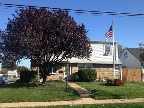 72 Hagaman St, Carteret Boro, NJ 07008